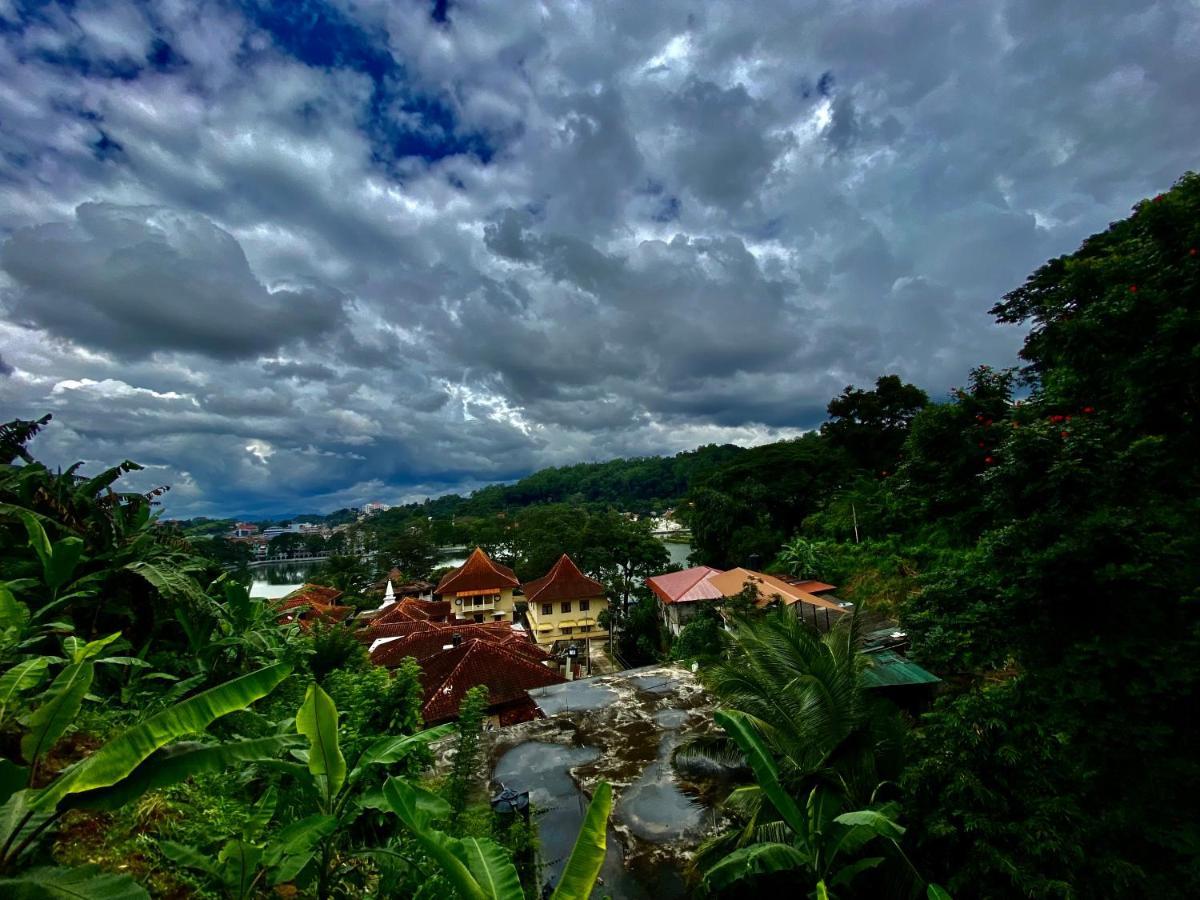 Sesatha Lake Kandy Hotel Exterior foto